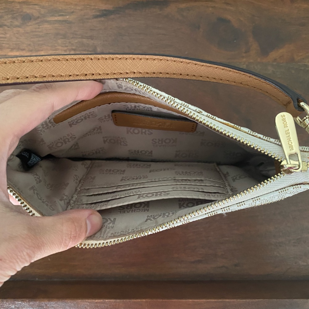 Closet Closing Sunday!! Taking Offers! MICHAEL KORS & CALVIN KLEIN Purses - Picture 7 of 13